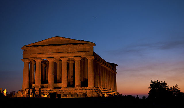 Agrigento valle dei Templi by night